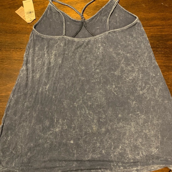 AEO shirts - Picture 2 of 6